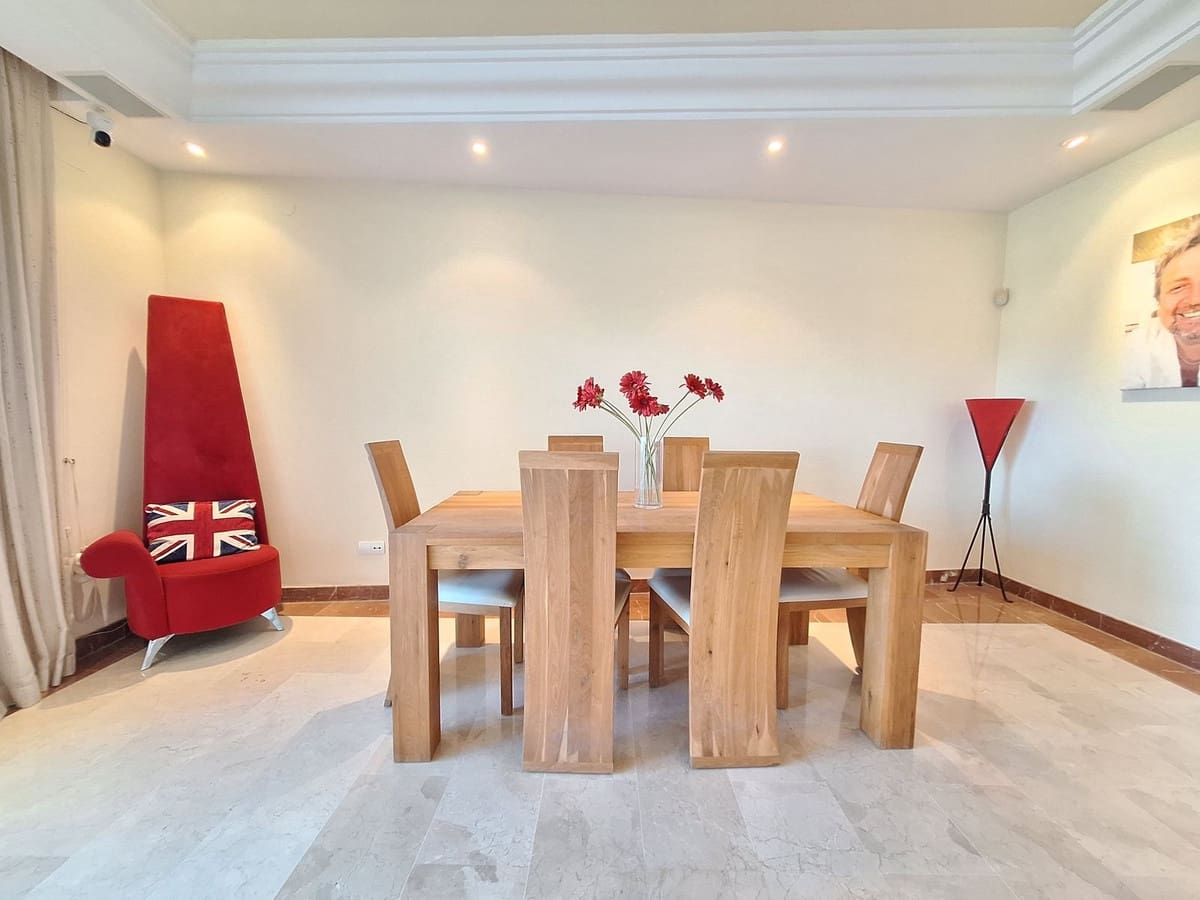Apartamento de 3 habitaciones en Nueva Andalucia en venta con piscina garaje - 1.590.000 € (Ref: 10122148)