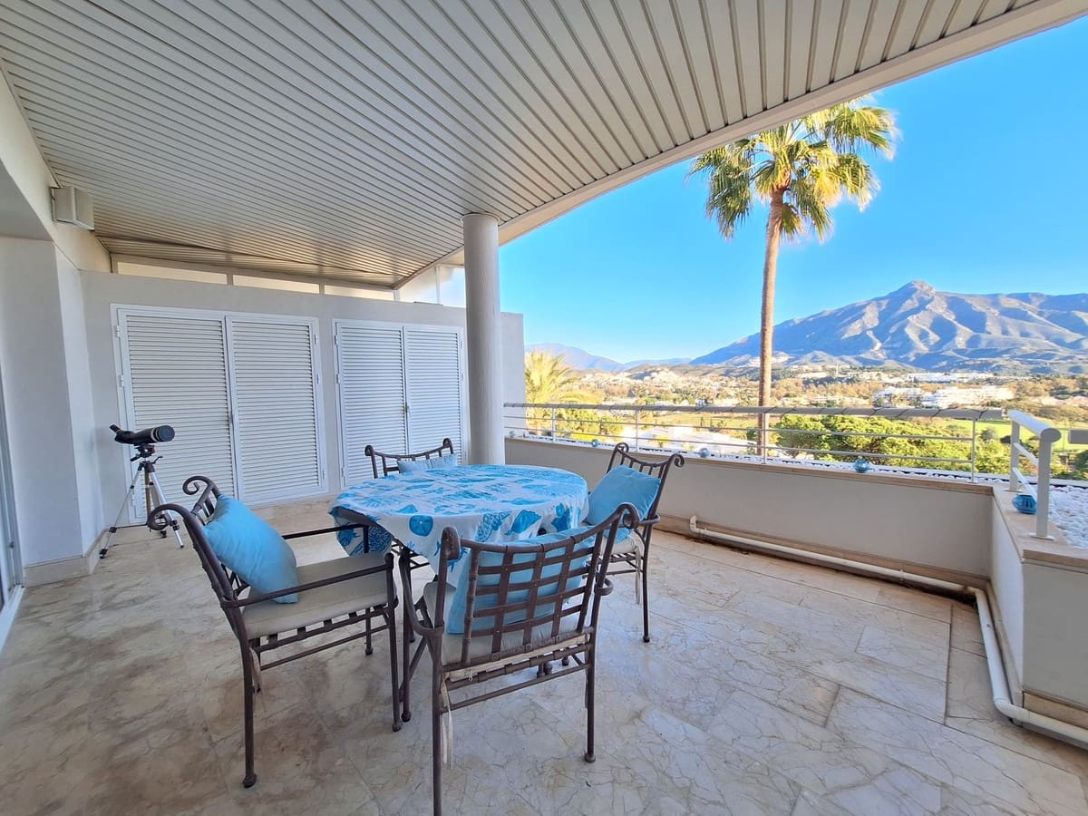 Apartamento de 3 habitaciones en Nueva Andalucia en venta con piscina garaje - 1.590.000 € (Ref: 10122148)