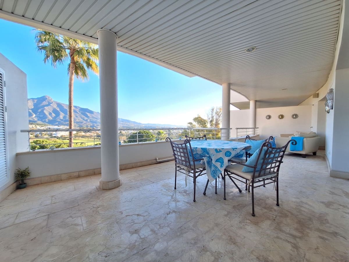 Apartamento de 3 habitaciones en Nueva Andalucia en venta con piscina garaje - 1.590.000 € (Ref: 10122148)