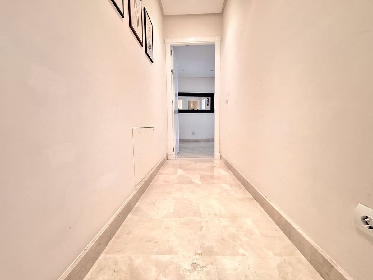 Apartamento de 3 habitaciones en Nueva Andalucia en venta con piscina garaje - 1.590.000 € (Ref: 10122148)