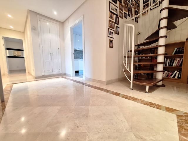 Apartamento de 3 habitaciones en Los Naranjos, Marbella en venta con piscina garaje - 1.590.000 € (Ref: 10122148)