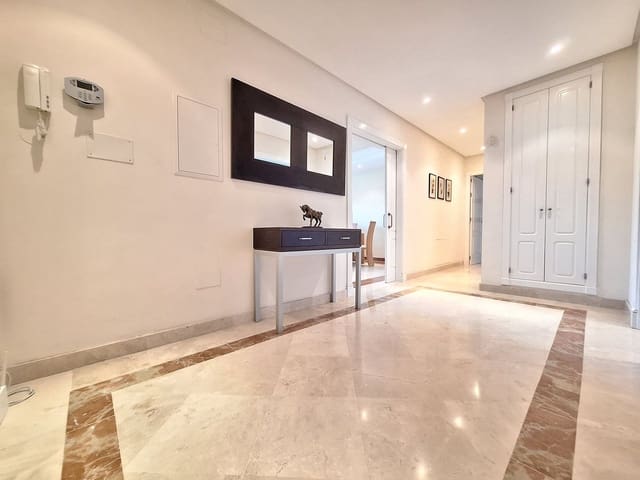 Apartamento de 3 habitaciones en Los Naranjos, Marbella en venta con piscina garaje - 1.590.000 € (Ref: 10122148)