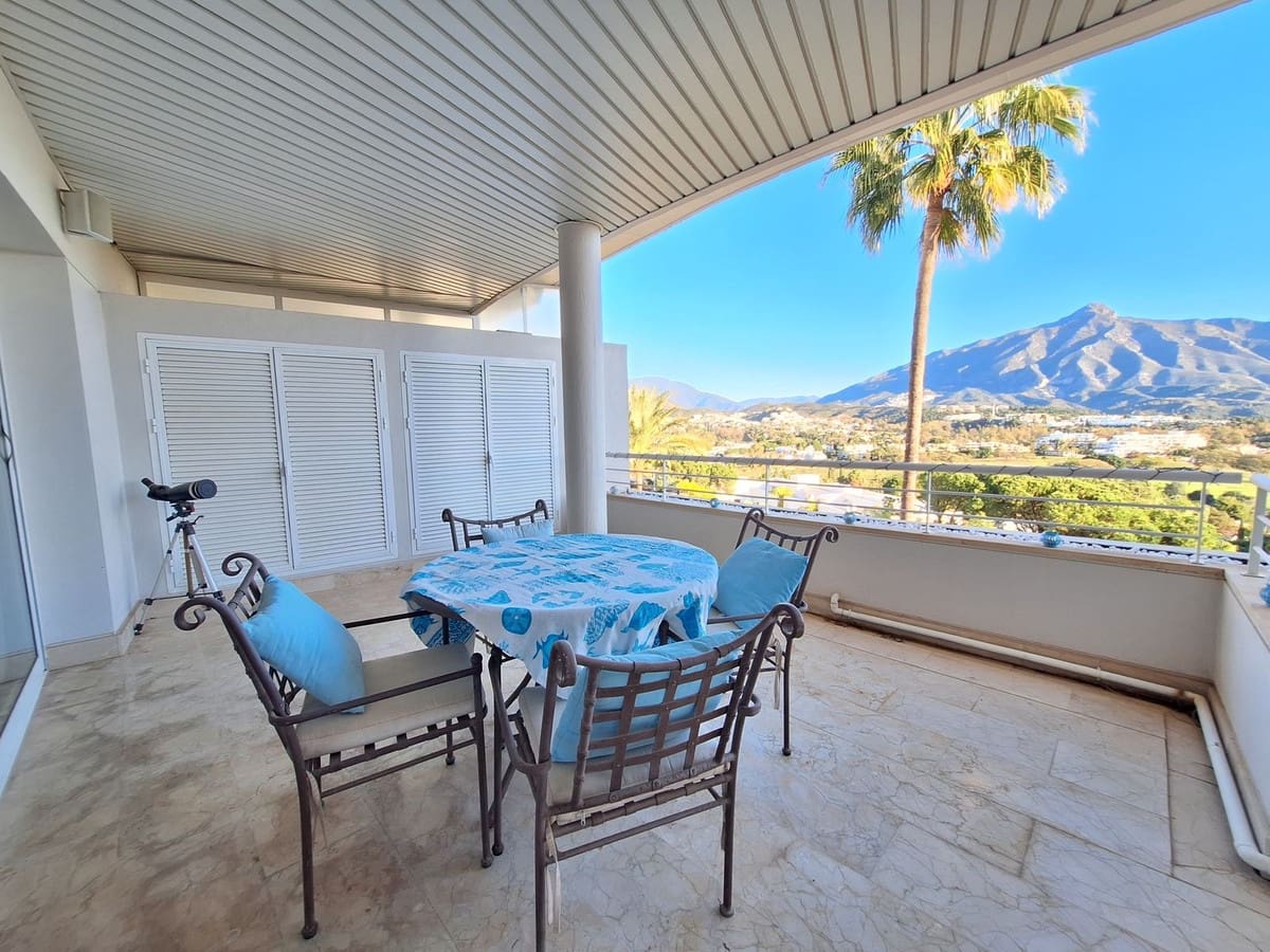 Apartamento de 3 habitaciones en Nueva Andalucia en venta con piscina garaje - 1.590.000 € (Ref: 10122148)