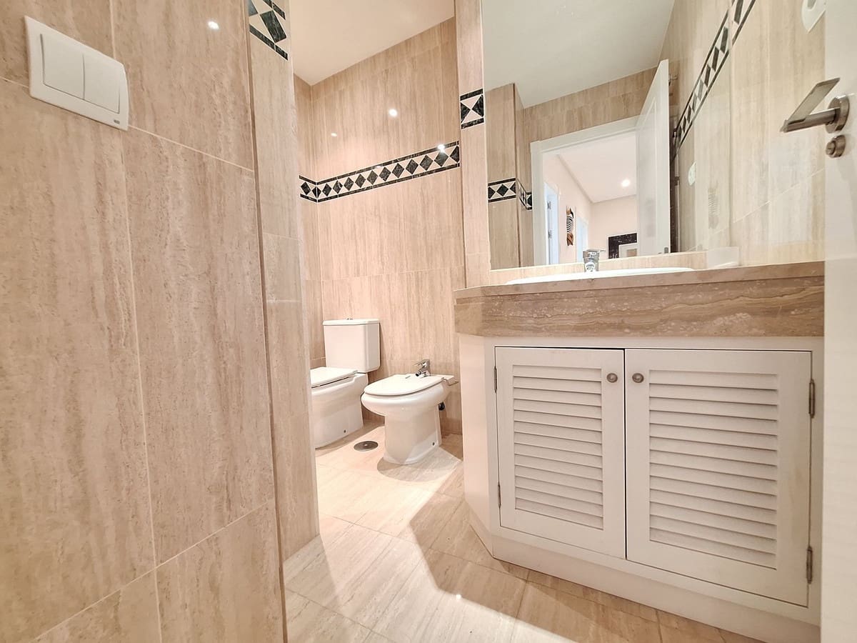 Apartamento de 3 habitaciones en Nueva Andalucia en venta con piscina garaje - 1.590.000 € (Ref: 10122148)