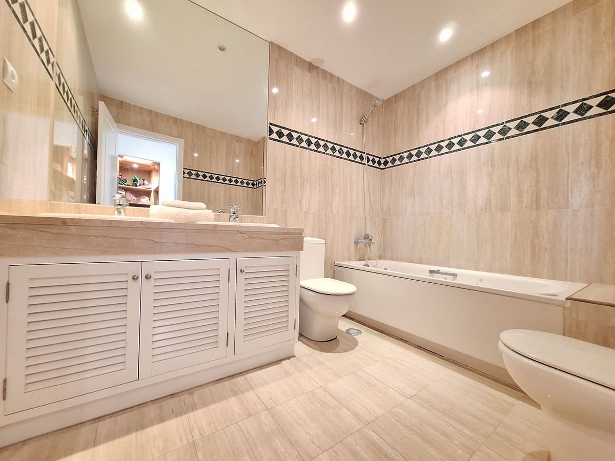 Apartamento de 3 habitaciones en Nueva Andalucia en venta con piscina garaje - 1.590.000 € (Ref: 10122148)