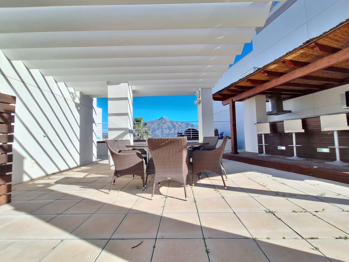 Apartamento de 3 habitaciones en Nueva Andalucia en venta con piscina garaje - 1.590.000 € (Ref: 10122148)