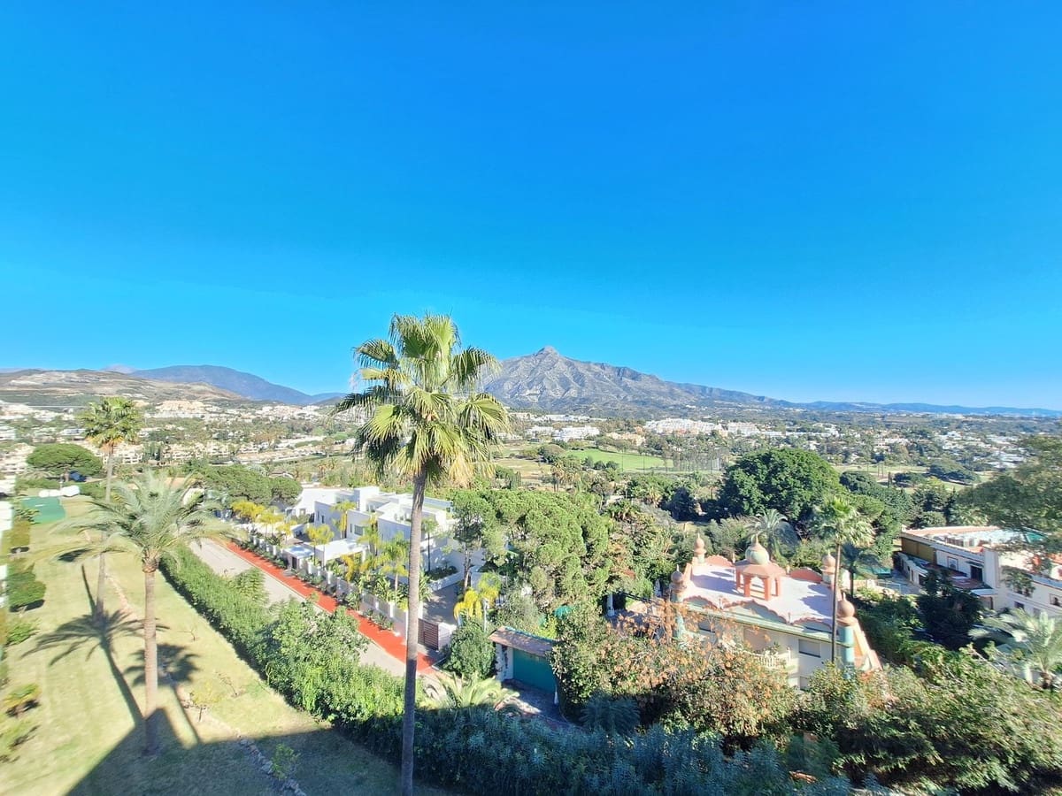 Apartamento de 3 habitaciones en Nueva Andalucia en venta con piscina garaje - 1.590.000 € (Ref: 10122148)