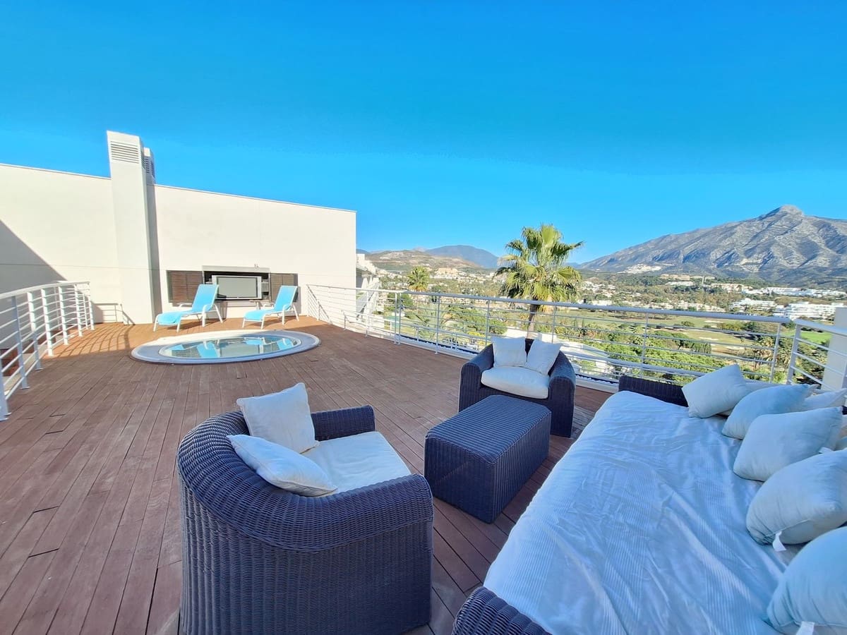 Apartamento de 3 habitaciones en Nueva Andalucia en venta con piscina garaje - 1.590.000 € (Ref: 10122148)