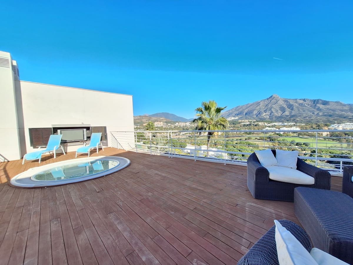 Apartamento de 3 habitaciones en Nueva Andalucia en venta con piscina garaje - 1.590.000 € (Ref: 10122148)