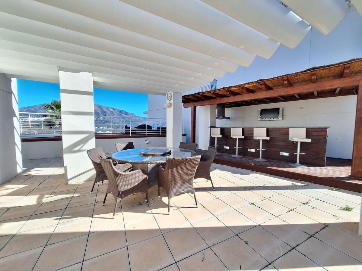 Apartamento de 3 habitaciones en Nueva Andalucia en venta con piscina garaje - 1.590.000 € (Ref: 10122148)