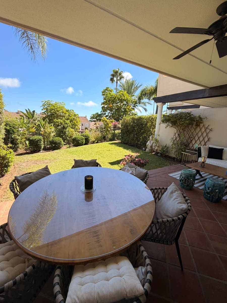 3 soverom Hus til salgs i El Paraiso med svømmebasseng garasje - € 825 000 (Ref: 10122151)