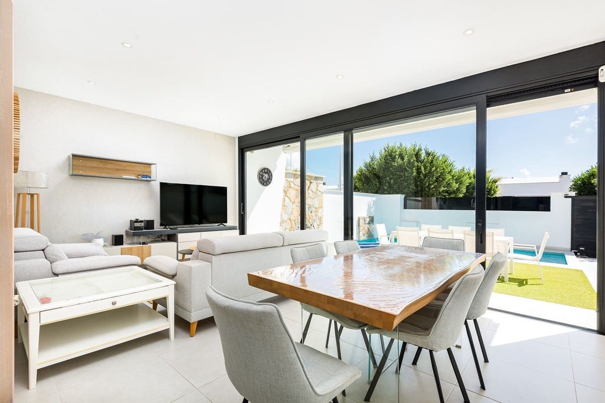4 soveværelse Villa til salg i San Pedro del Pinatar med swimmingpool garage - € 495.000 (Ref: 10122157)