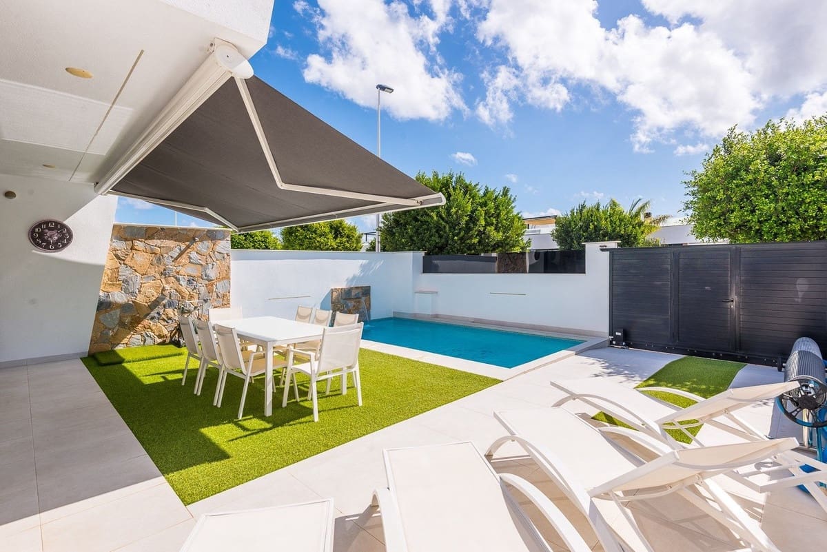 4 soveværelse Villa til salg i San Pedro del Pinatar med swimmingpool garage - € 495.000 (Ref: 10122157)