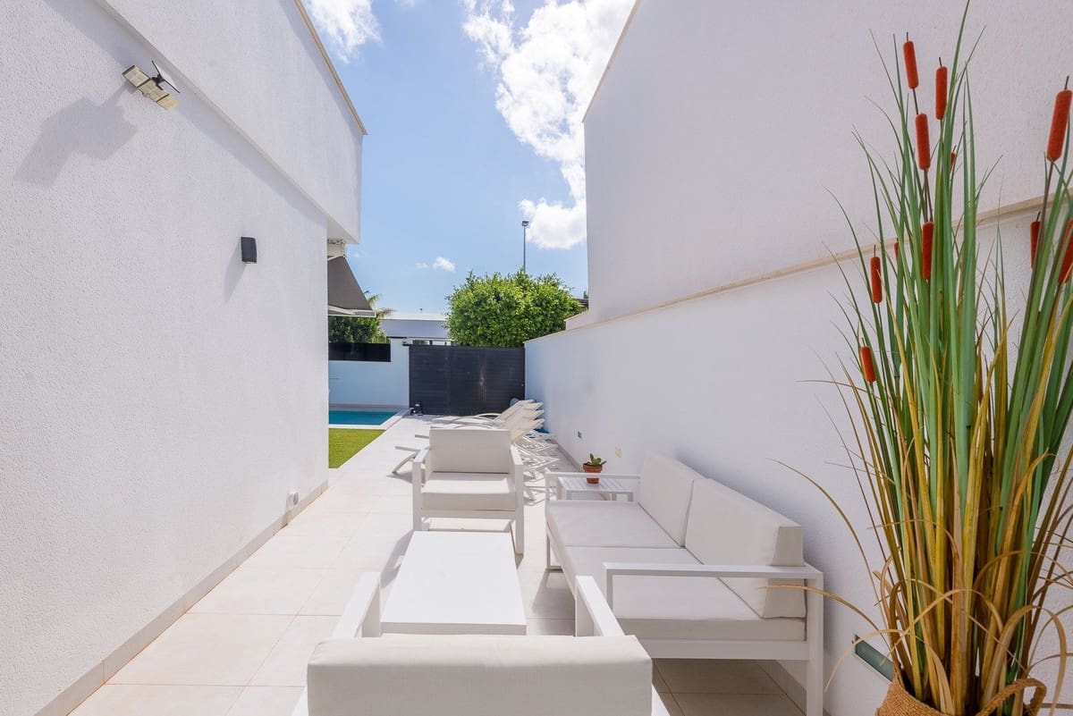 4 soveværelse Villa til salg i San Pedro del Pinatar med swimmingpool garage - € 495.000 (Ref: 10122157)