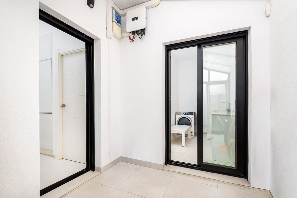 4 soveværelse Villa til salg i San Pedro del Pinatar med swimmingpool garage - € 495.000 (Ref: 10122157)