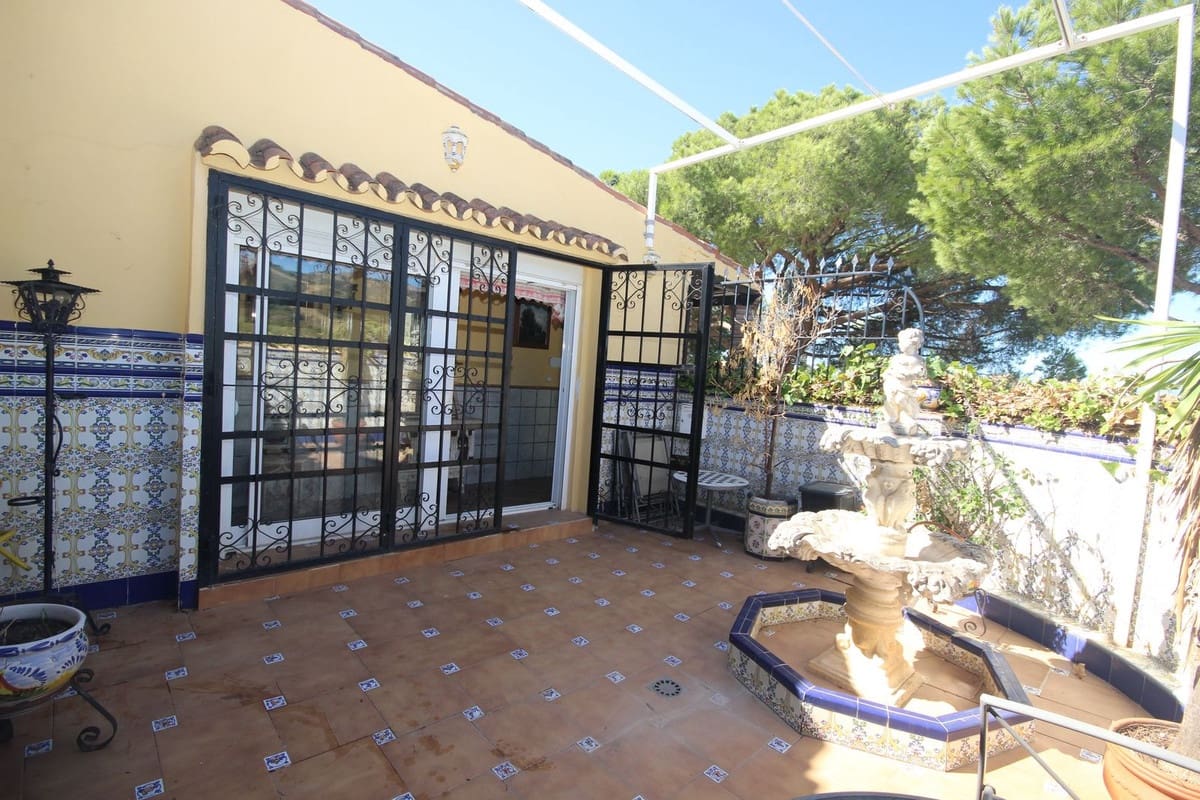 4 soverom Villa til salgs i Marbella med garasje - € 495 000 (Ref: 10122225)
