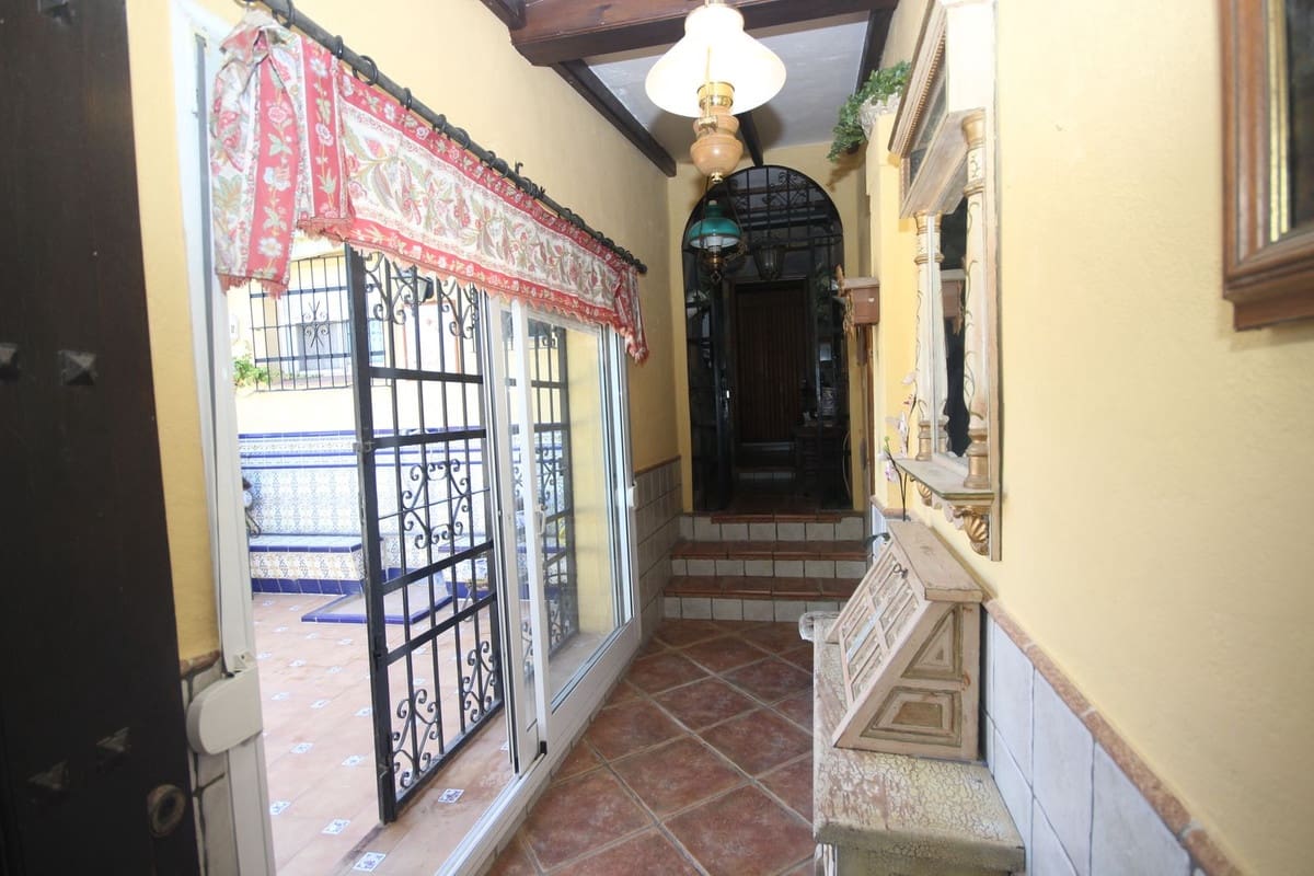 4 soverom Villa til salgs i Marbella med garasje - € 495 000 (Ref: 10122225)