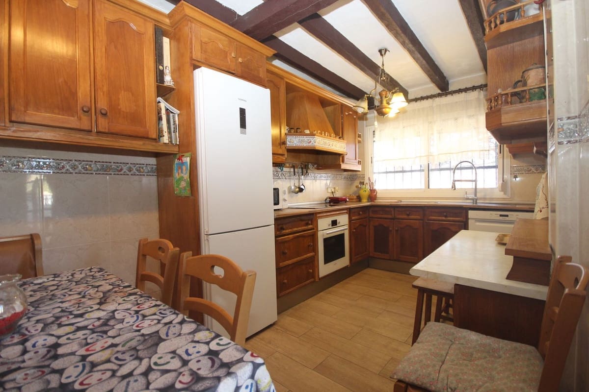 4 soverom Villa til salgs i Marbella med garasje - € 495 000 (Ref: 10122225)