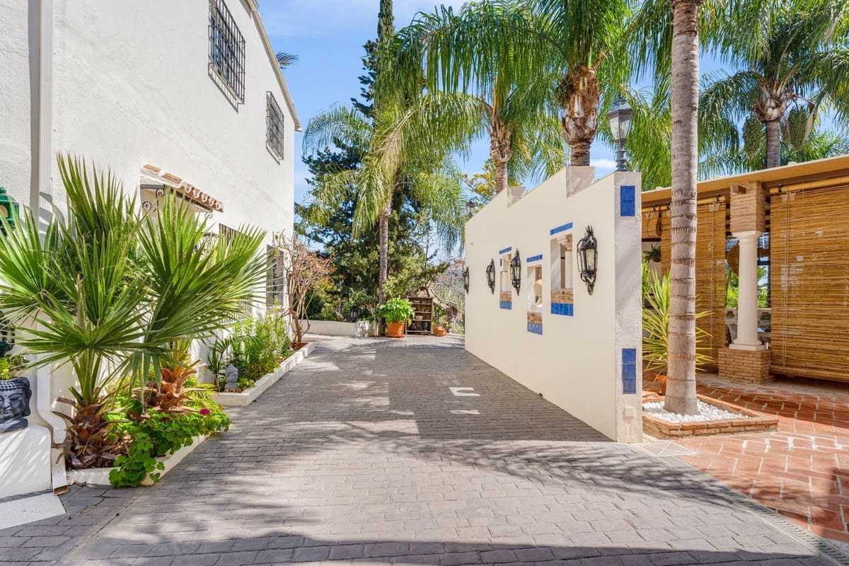 6 sovrum Villa till salu i Benalmadena med pool garage - 2 595 000 € (Ref: 10122281)