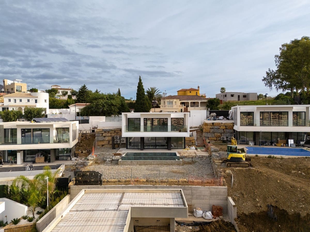 4 sypialnia Willa na sprzedaż w Estepona z basenem garażem - 1 295 000 € (Ref: 10122288)