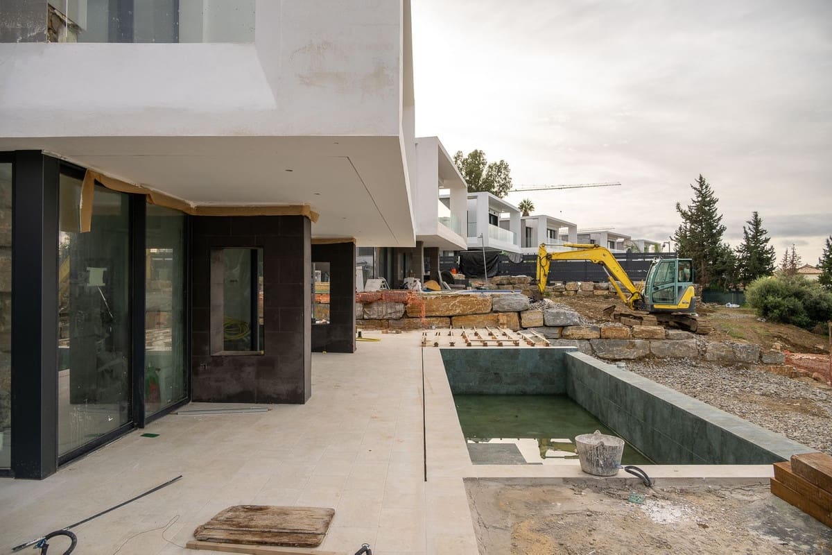 4 sypialnia Willa na sprzedaż w Estepona z basenem garażem - 1 295 000 € (Ref: 10122288)
