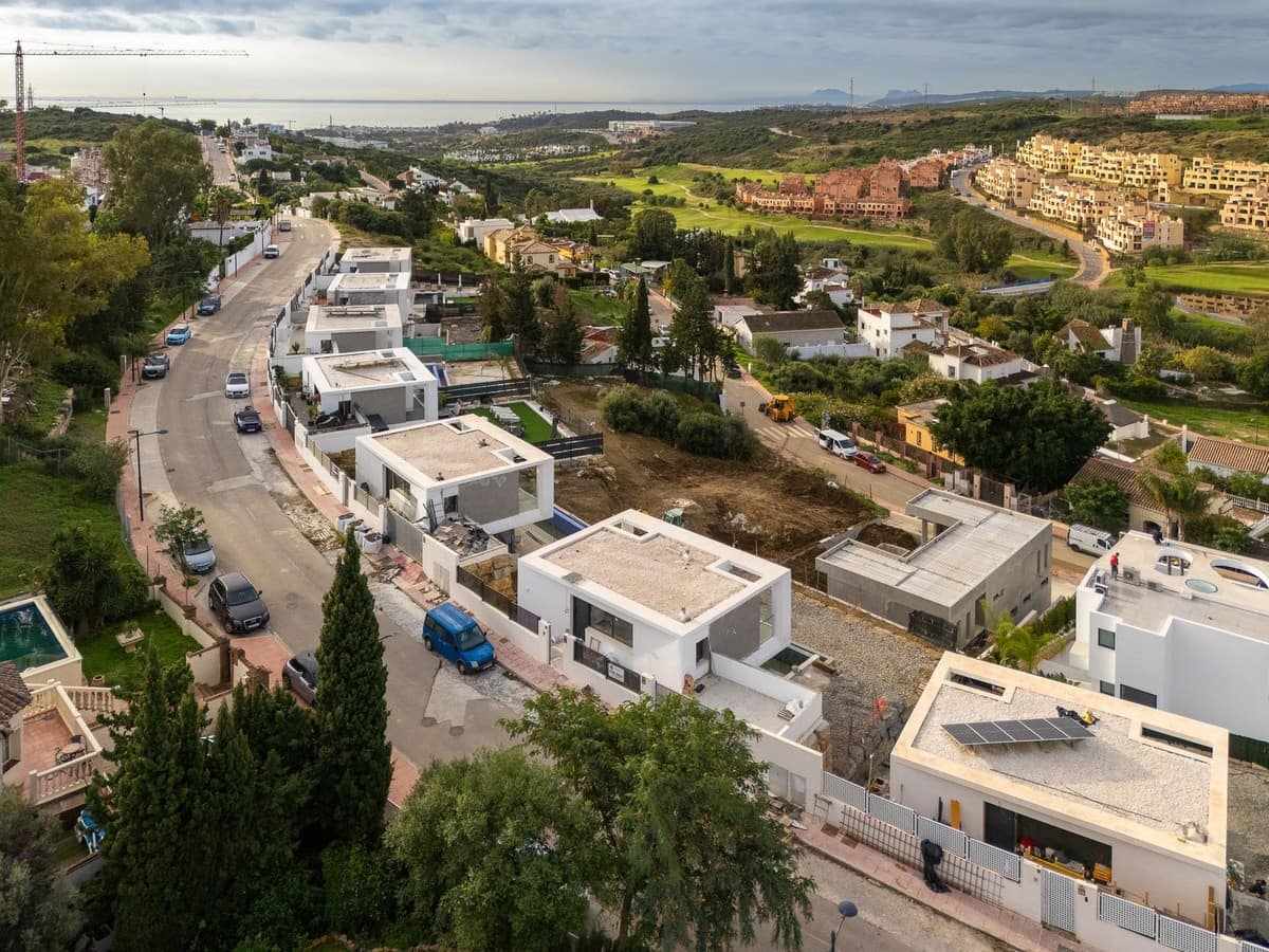 4 sypialnia Willa na sprzedaż w Estepona z basenem garażem - 1 295 000 € (Ref: 10122288)