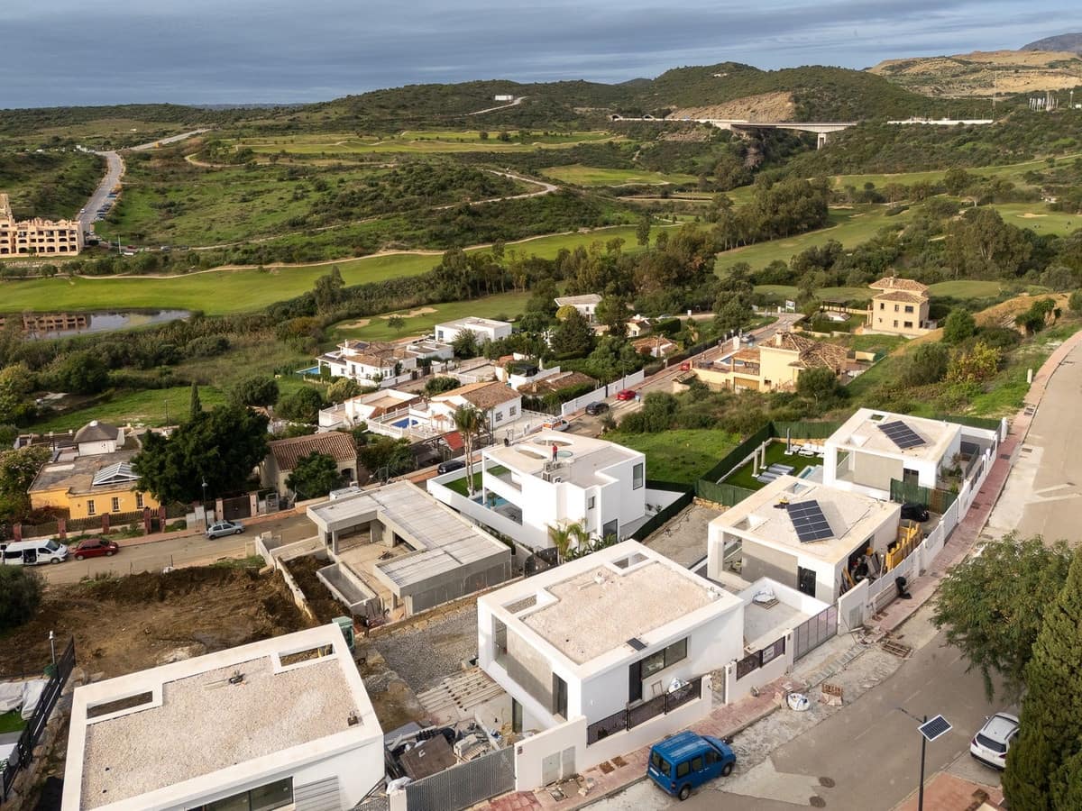 4 sypialnia Willa na sprzedaż w Estepona z basenem garażem - 1 295 000 € (Ref: 10122288)