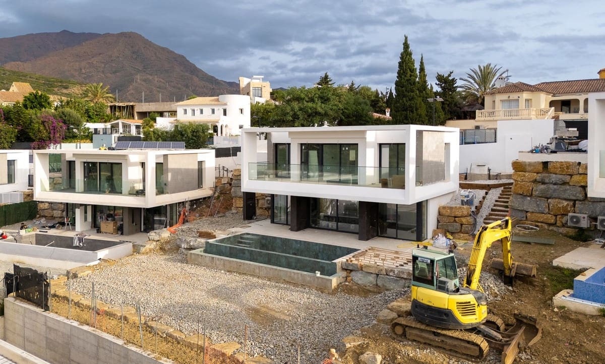 4 sypialnia Willa na sprzedaż w Estepona z basenem garażem - 1 295 000 € (Ref: 10122288)