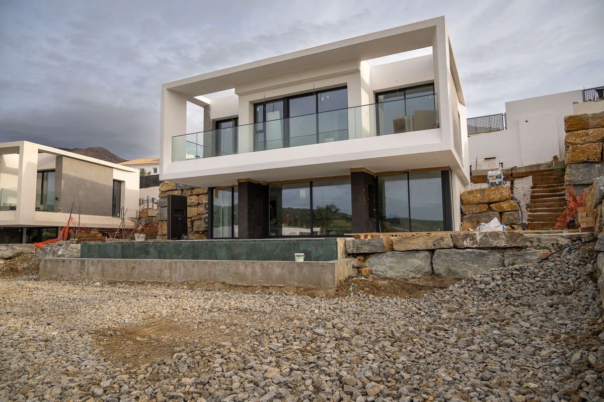 4 sypialnia Willa na sprzedaż w Estepona z basenem garażem - 1 295 000 € (Ref: 10122288)