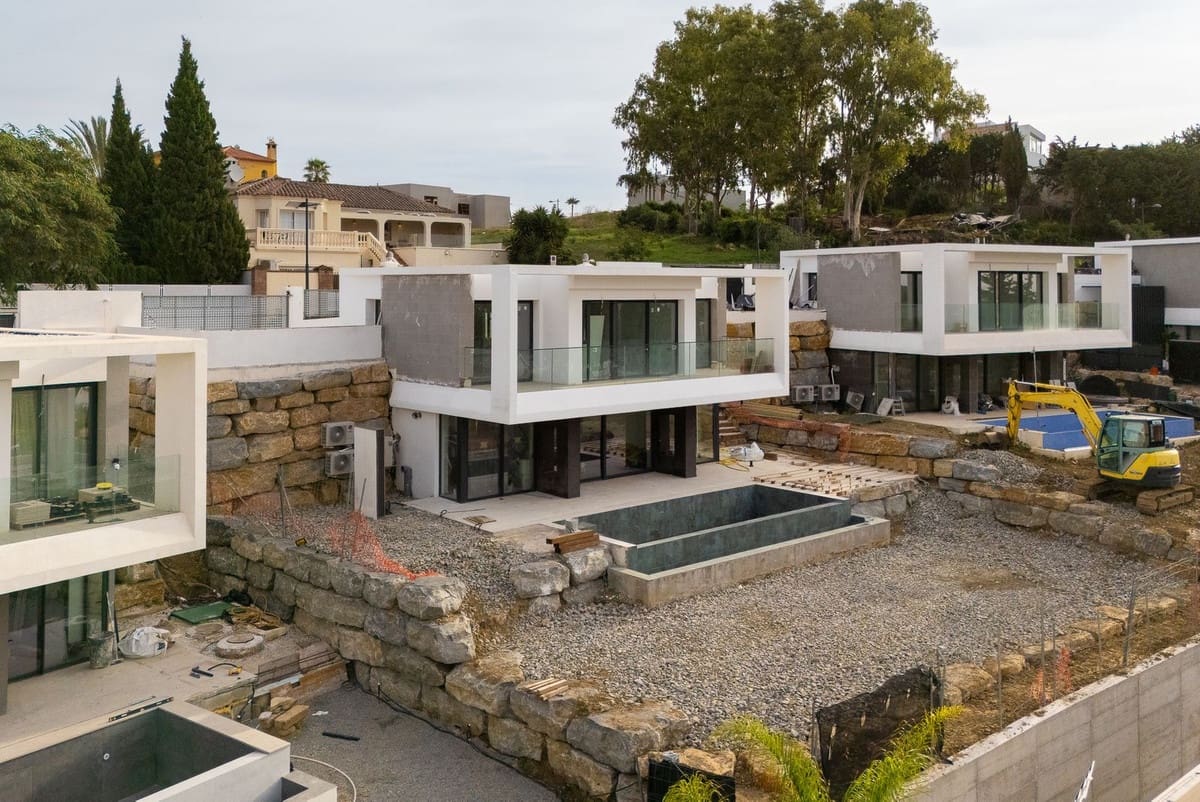 4 sypialnia Willa na sprzedaż w Estepona z basenem garażem - 1 295 000 € (Ref: 10122288)