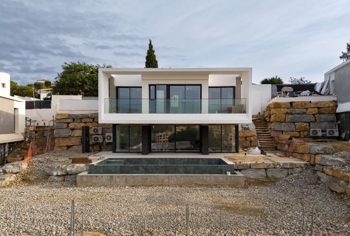 4 sypialnia Willa na sprzedaż w Estepona z basenem garażem - 1 295 000 € (Ref: 10122288)