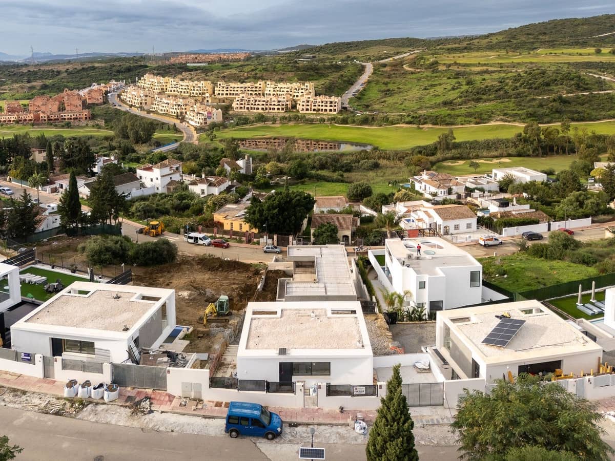 4 sypialnia Willa na sprzedaż w Estepona z basenem garażem - 1 295 000 € (Ref: 10122288)