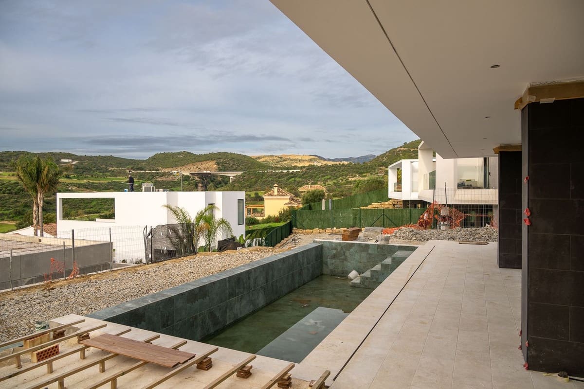 4 sypialnia Willa na sprzedaż w Estepona z basenem garażem - 1 295 000 € (Ref: 10122288)