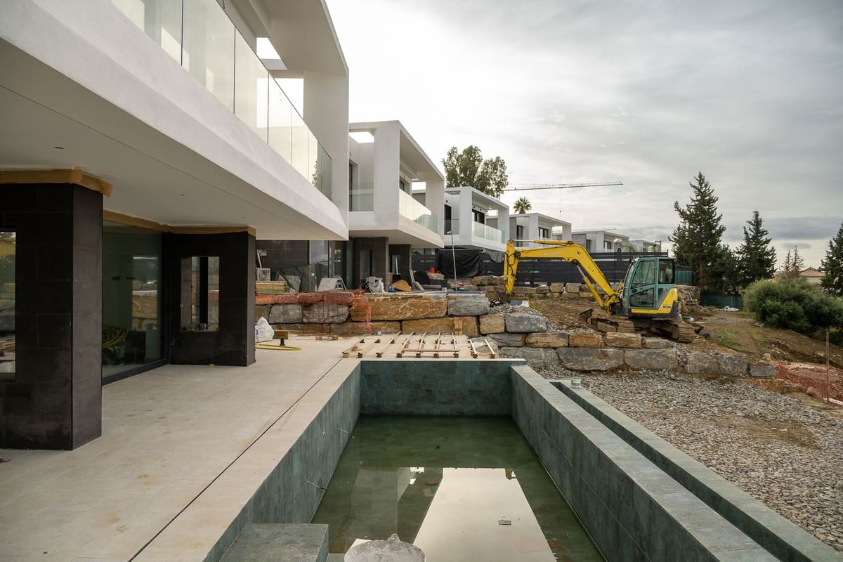4 sypialnia Willa na sprzedaż w Estepona z basenem garażem - 1 295 000 € (Ref: 10122288)