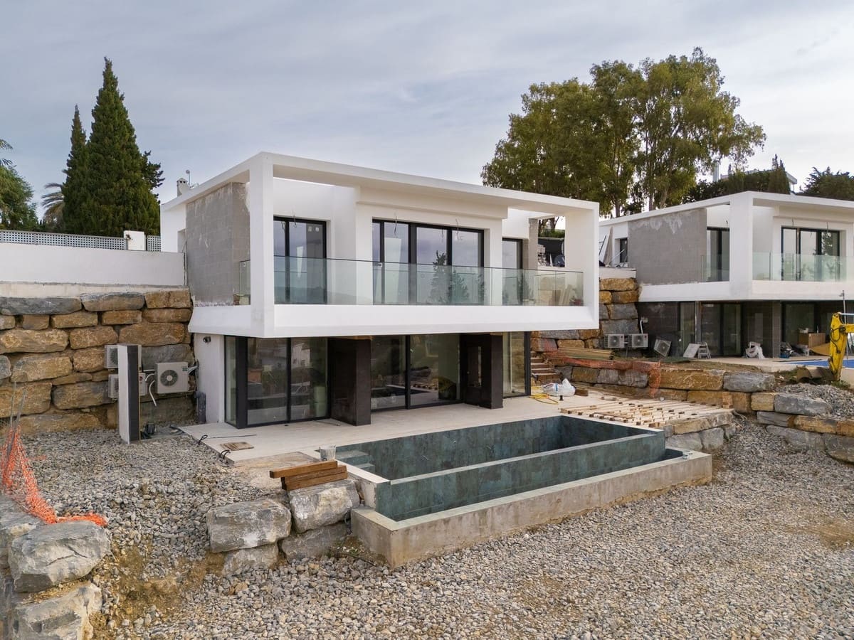 4 sypialnia Willa na sprzedaż w Estepona z basenem garażem - 1 295 000 € (Ref: 10122288)