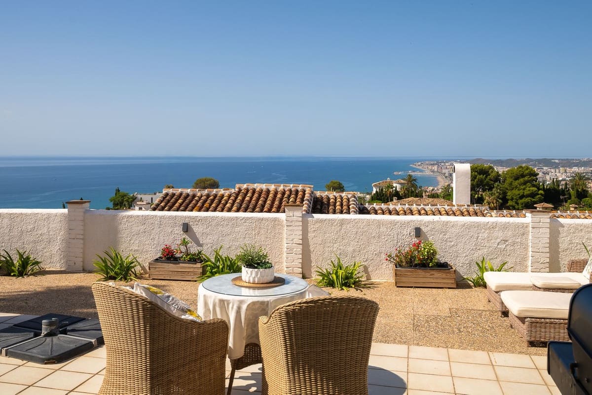 2 bedroom Villa for sale in Benalmadena with garage - € 825,000 (Ref: 10122304)