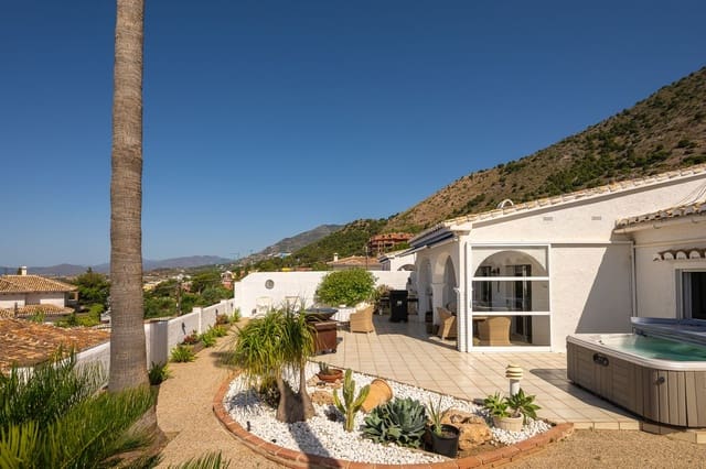 2 soverom Villa til salgs i La Capellanía - El Higuerón, Benalmádena med garasje - € 825 000 (Ref: 10122304)