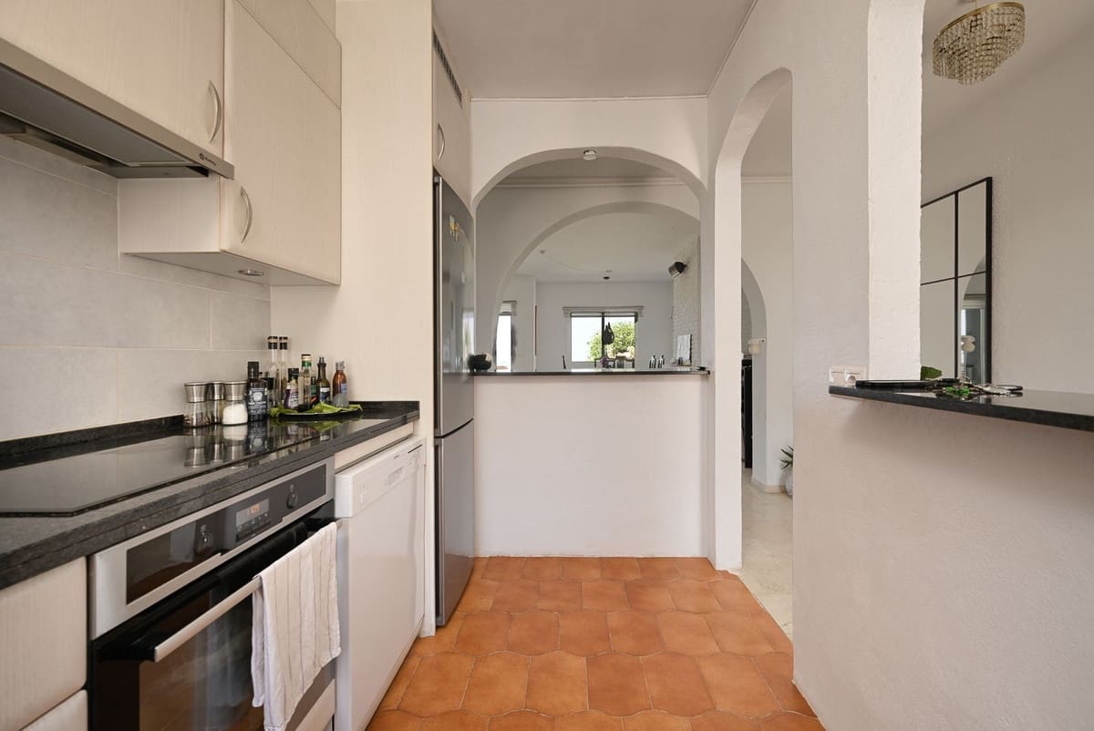 2 bedroom Villa for sale in Benalmadena with garage - € 825,000 (Ref: 10122304)