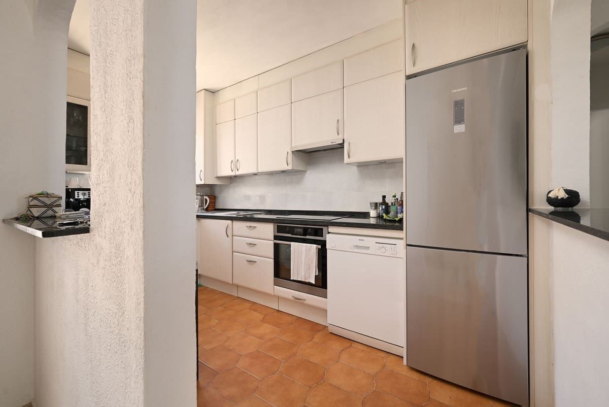 2 bedroom Villa for sale in Benalmadena with garage - € 825,000 (Ref: 10122304)