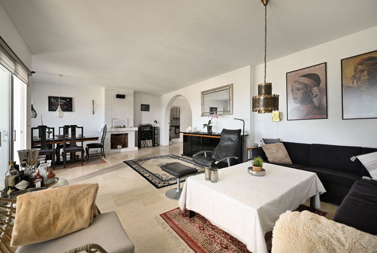 2 bedroom Villa for sale in Benalmadena with garage - € 825,000 (Ref: 10122304)