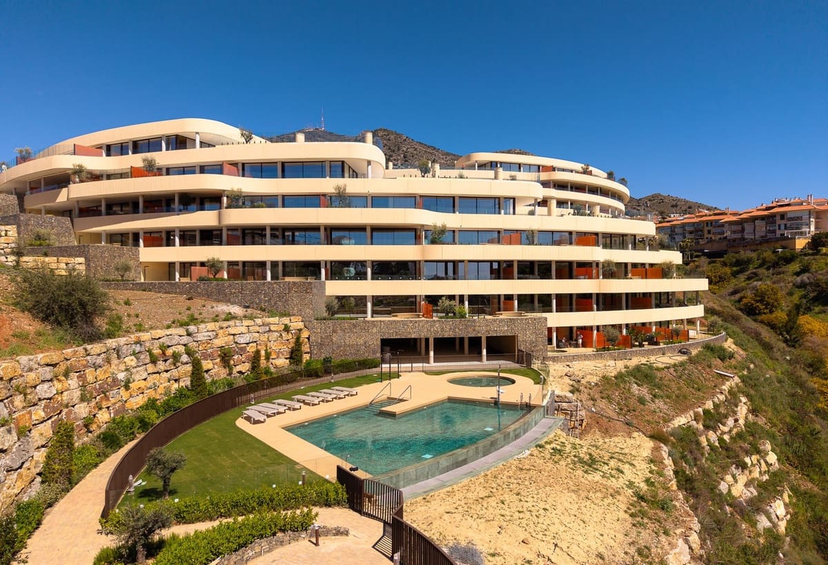2 soverom Leilighet til salgs i Fuengirola med svømmebasseng garasje - € 649 000 (Ref: 10122315)