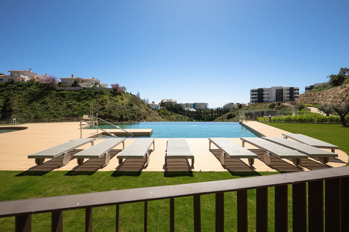 2 soverom Leilighet til salgs i Fuengirola med svømmebasseng garasje - € 649 000 (Ref: 10122315)