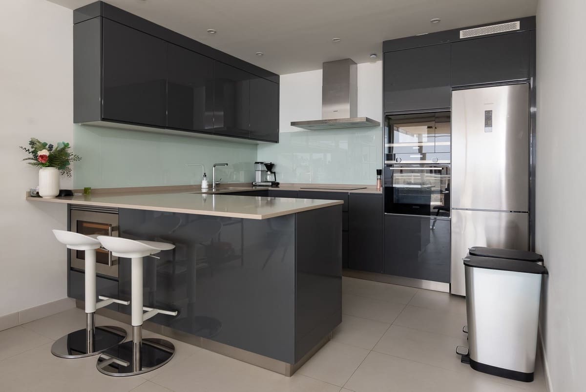 3 bedroom Apartment for sale in Fuengirola with pool garage - € 649,000 (Ref: 10122318)
