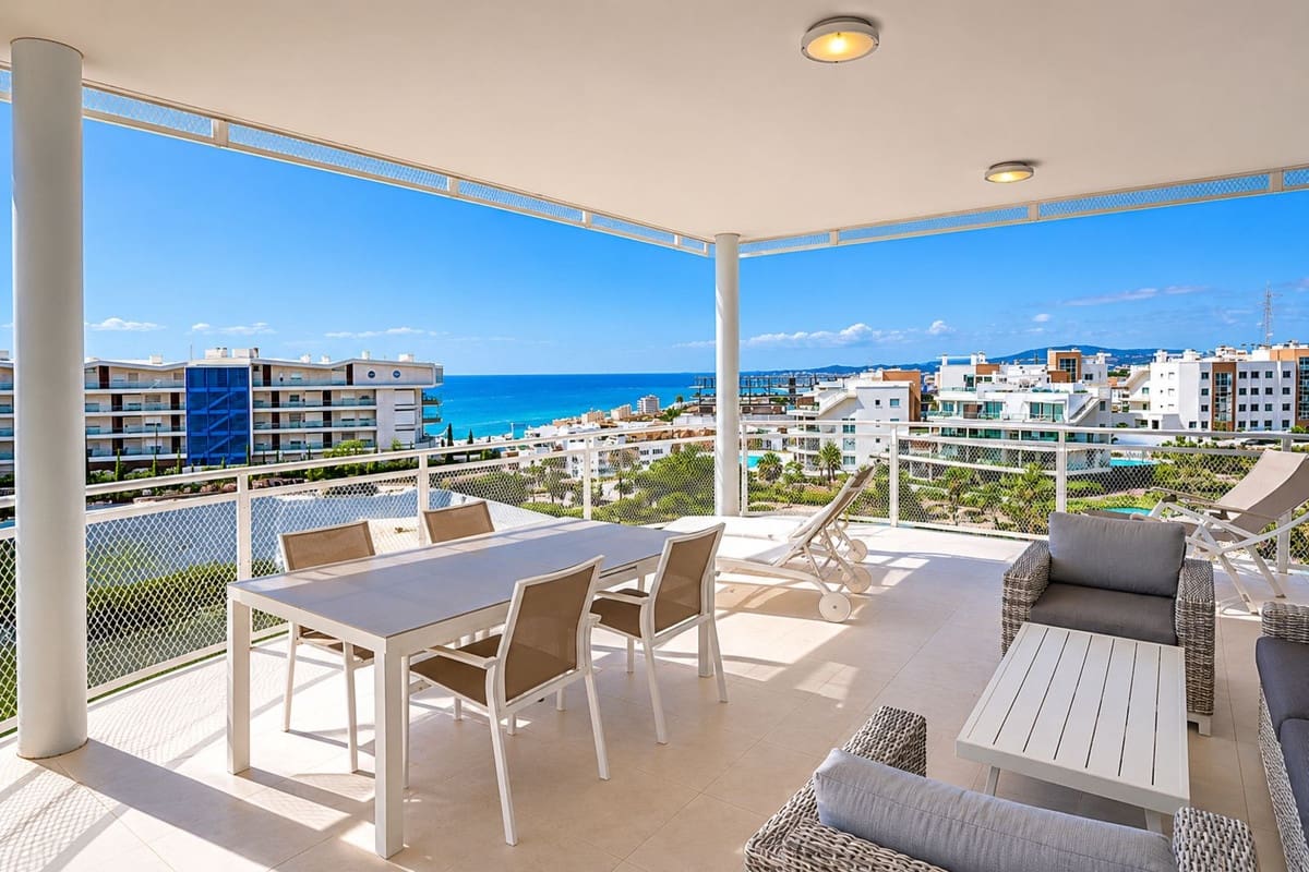 3 bedroom Apartment for sale in Fuengirola with pool garage - € 649,000 (Ref: 10122318)