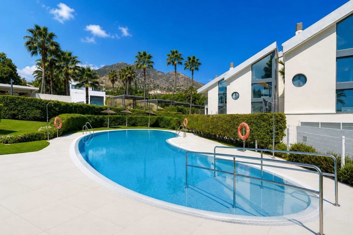 3 bedroom Apartment for sale in Fuengirola with pool garage - € 649,000 (Ref: 10122318)