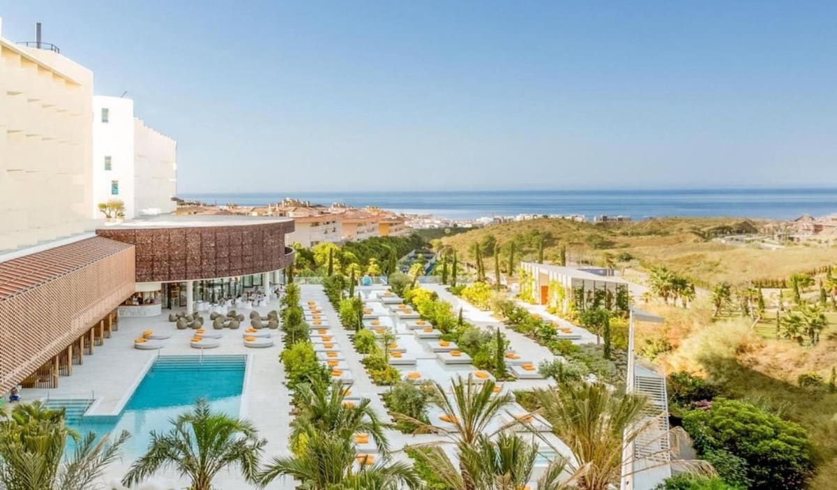 3 bedroom Apartment for sale in Fuengirola with pool garage - € 649,000 (Ref: 10122318)