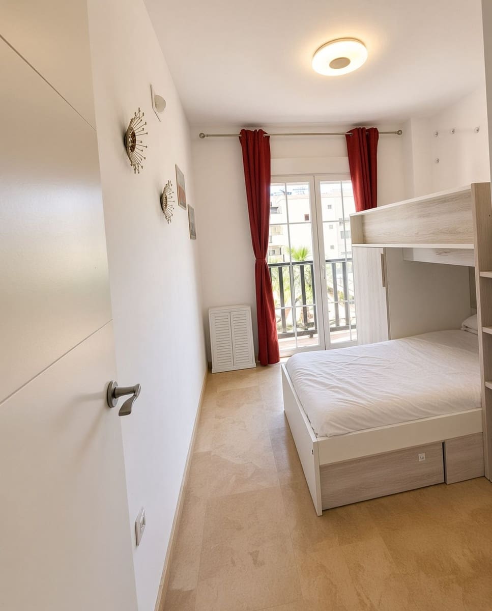 2 sovrum Lägenhet till salu i Manilva med pool garage - 305 000 € (Ref: 10122329)