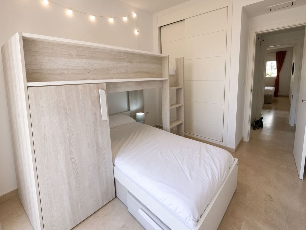 2 sovrum Lägenhet till salu i Manilva med pool garage - 305 000 € (Ref: 10122329)