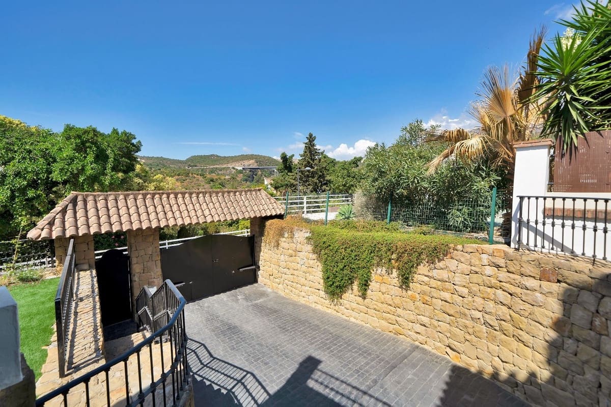 3 sypialnia Willa na sprzedaż w Estepona z basenem garażem - 1 279 000 € (Ref: 10122367)