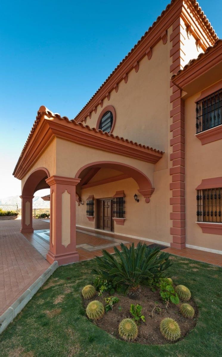 7 sovrum Villa till salu i Mijas med pool garage - 5 600 000 € (Ref: 10122442)